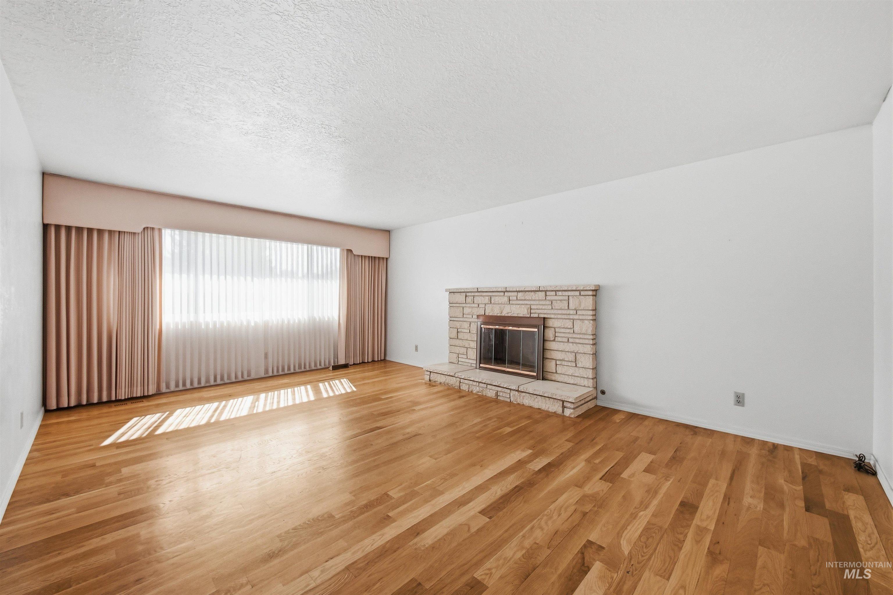 3417 N Kelly Way, Boise, Idaho 83704, 4 Bedrooms, 2 Bathrooms, Residential For Sale, Price $680,000,MLS 98984138