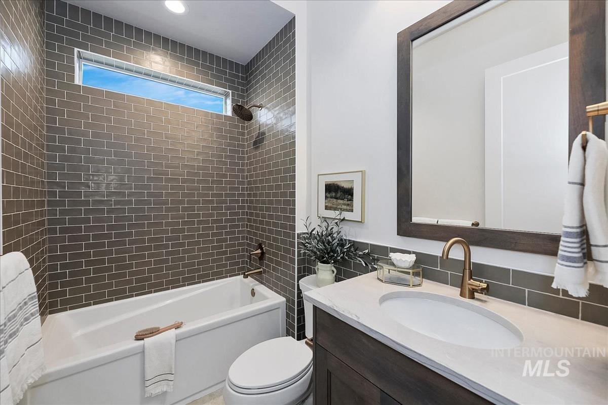 7114 W Newton St., Eagle, Idaho 83616, 3 Bedrooms, 3 Bathrooms, Residential For Sale, Price $929,880, 98984142