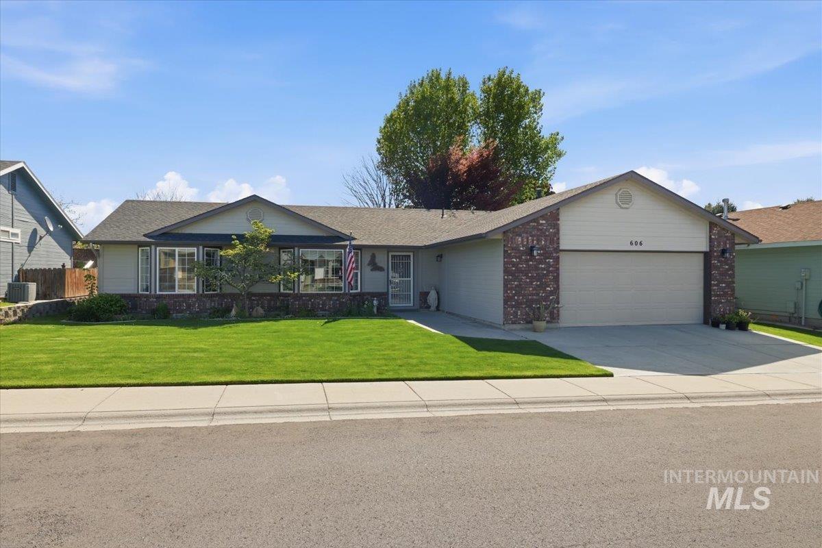 606 N Sterling St, Nampa, Idaho 83651, 3 Bedrooms, 2 Bathrooms, Residential For Sale, Price $316,000, 98984146