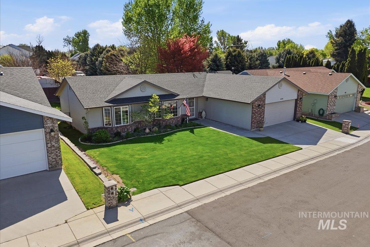 606 N Sterling St, Nampa, Idaho 83651, 3 Bedrooms, 2 Bathrooms, Residential For Sale, Price $316,000, 98984146