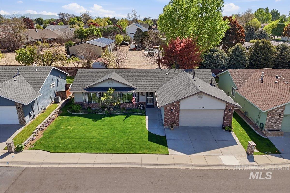 606 N Sterling St, Nampa, Idaho 83651, 3 Bedrooms, 2 Bathrooms, Residential For Sale, Price $316,000, 98984146