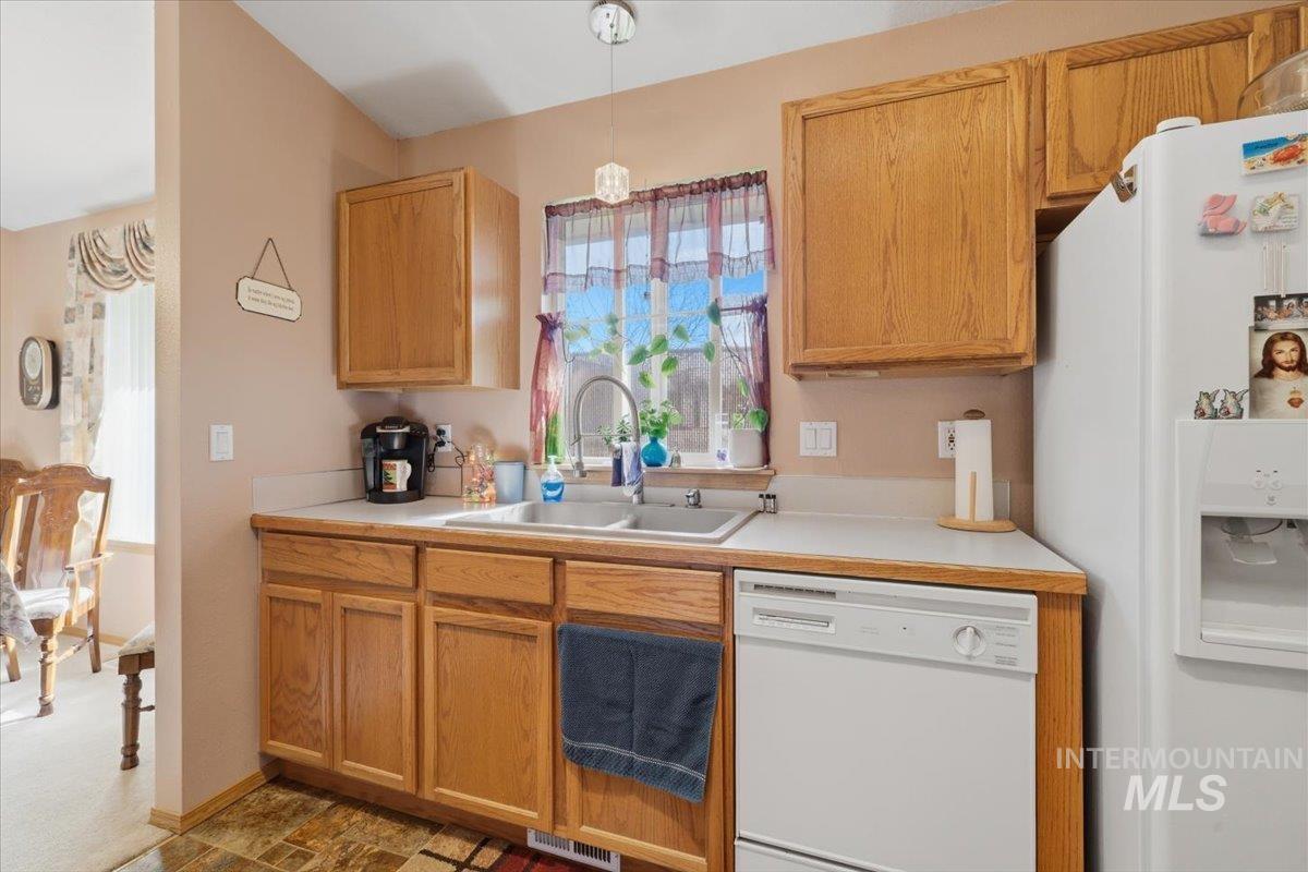 606 N Sterling St, Nampa, Idaho 83651, 3 Bedrooms, 2 Bathrooms, Residential For Sale, Price $316,000, 98984146