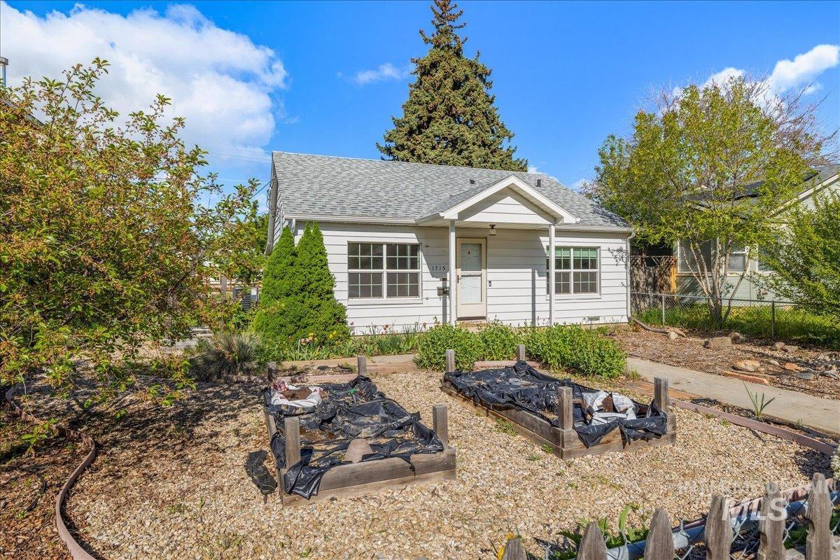 1715 S Robert St, Boise, Idaho 83705, 3 Bedrooms, 1 Bathroom, Residential For Sale, Price $349,900, 98984154