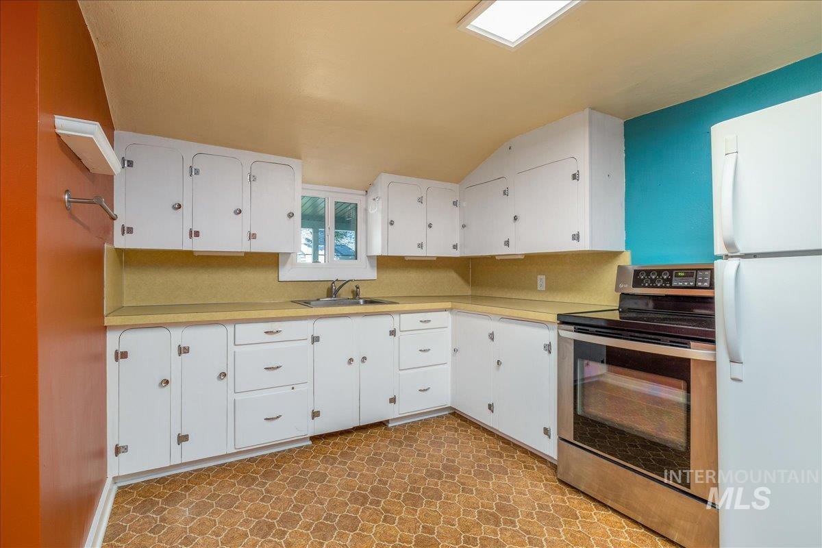1715 S Robert St, Boise, Idaho 83705, 3 Bedrooms, 1 Bathroom, Residential For Sale, Price $349,900, 98984154