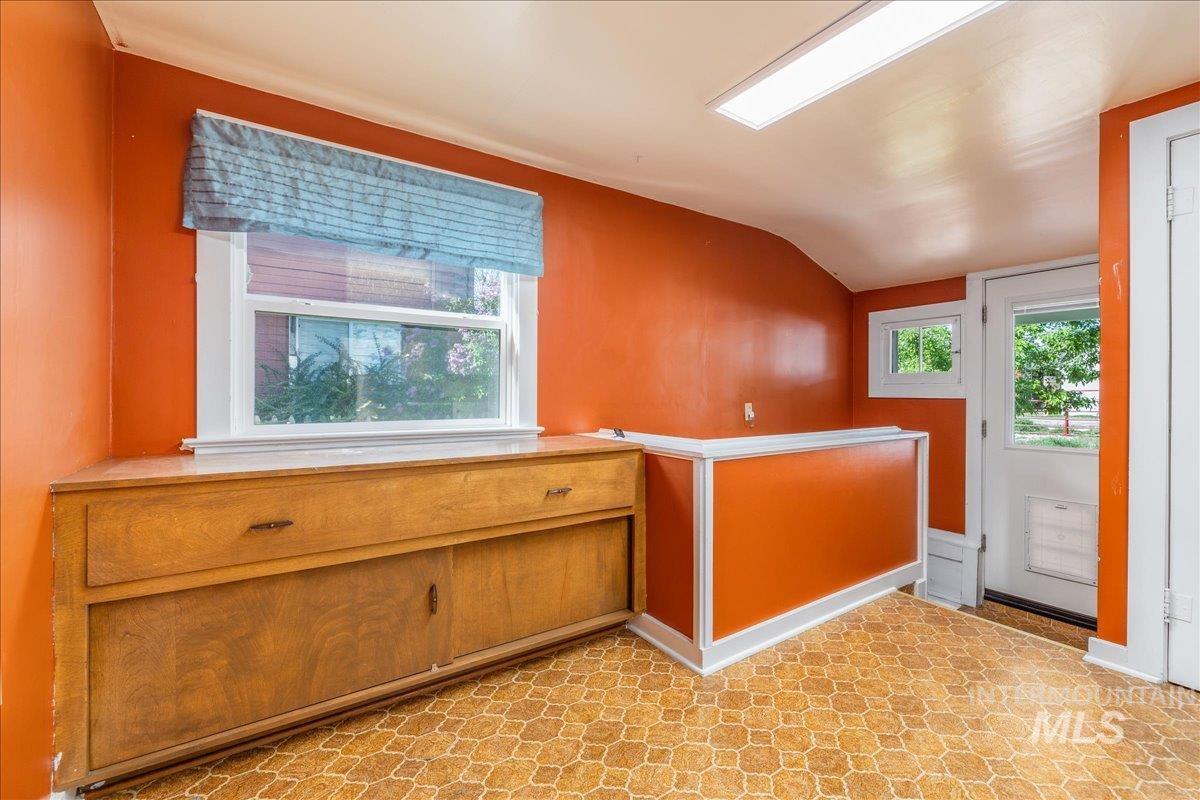 1715 S Robert St, Boise, Idaho 83705, 3 Bedrooms, 1 Bathroom, Residential For Sale, Price $349,900, 98984154