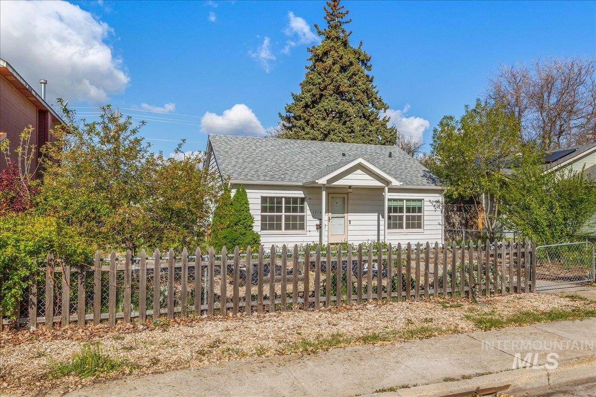 1715 S Robert St, Boise, Idaho 83705, 3 Bedrooms, 1 Bathroom, Residential For Sale, Price $349,900, 98984154