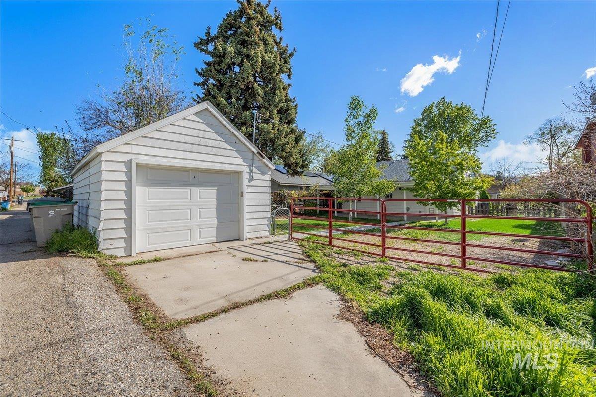 1715 S Robert St, Boise, Idaho 83705, 3 Bedrooms, 1 Bathroom, Residential For Sale, Price $349,900, 98984154