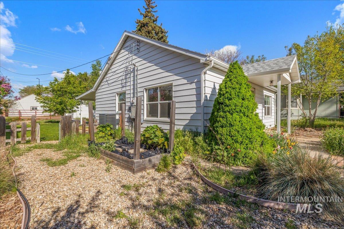 1715 S Robert St, Boise, Idaho 83705, 3 Bedrooms, 1 Bathroom, Residential For Sale, Price $349,900, 98984154