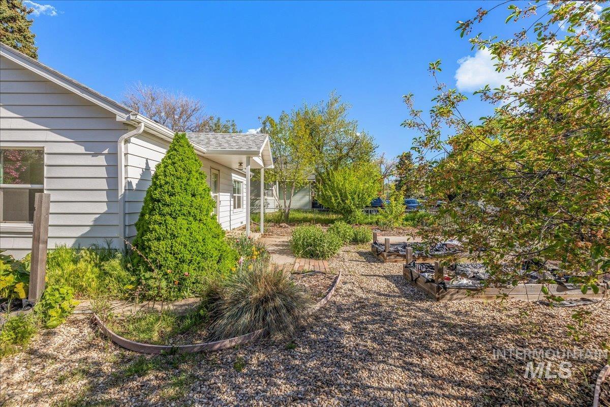1715 S Robert St, Boise, Idaho 83705, 3 Bedrooms, 1 Bathroom, Residential For Sale, Price $349,900, 98984154