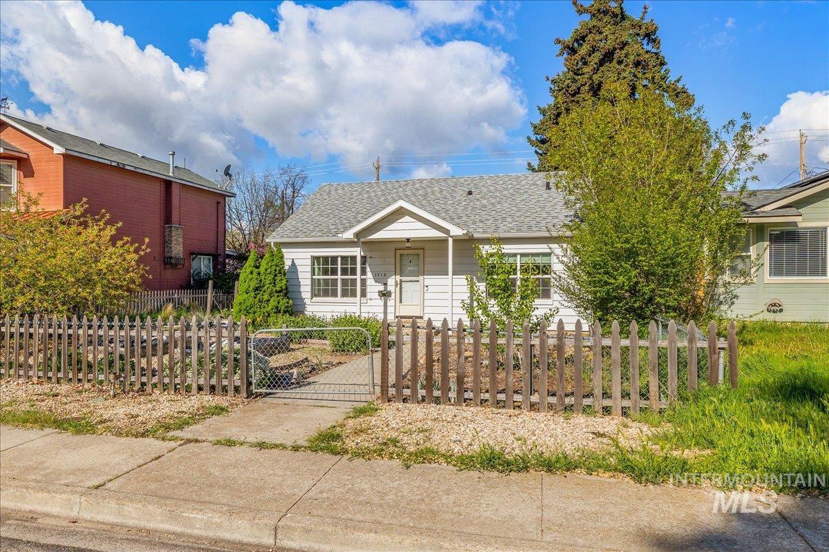 1715 S Robert St, Boise, Idaho 83705, 3 Bedrooms, 1 Bathroom, Residential For Sale, Price $349,900, 98984154