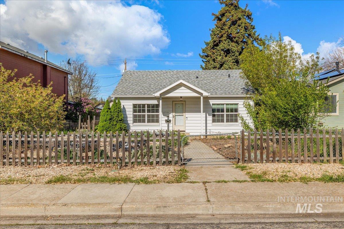 1715 S Robert St, Boise, Idaho 83705, 3 Bedrooms, 1 Bathroom, Residential For Sale, Price $349,900, 98984154