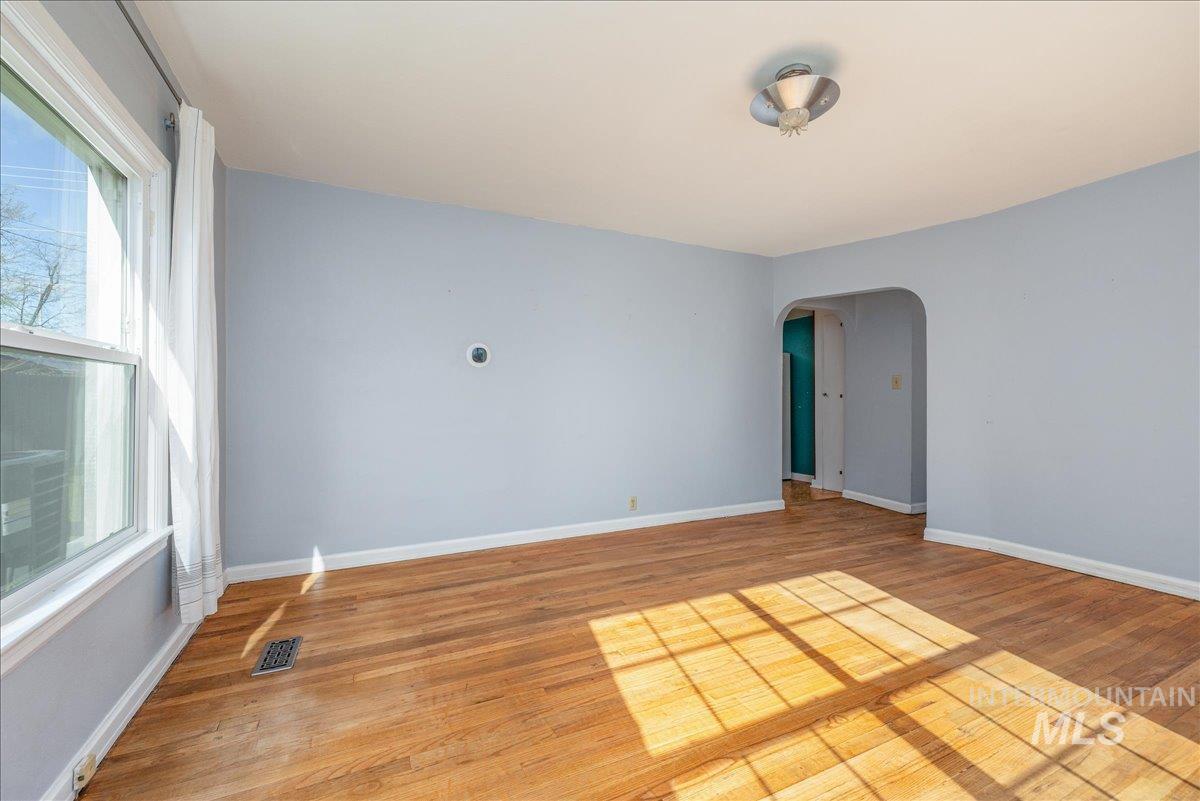 1715 S Robert St, Boise, Idaho 83705, 3 Bedrooms, 1 Bathroom, Residential For Sale, Price $349,900, 98984154