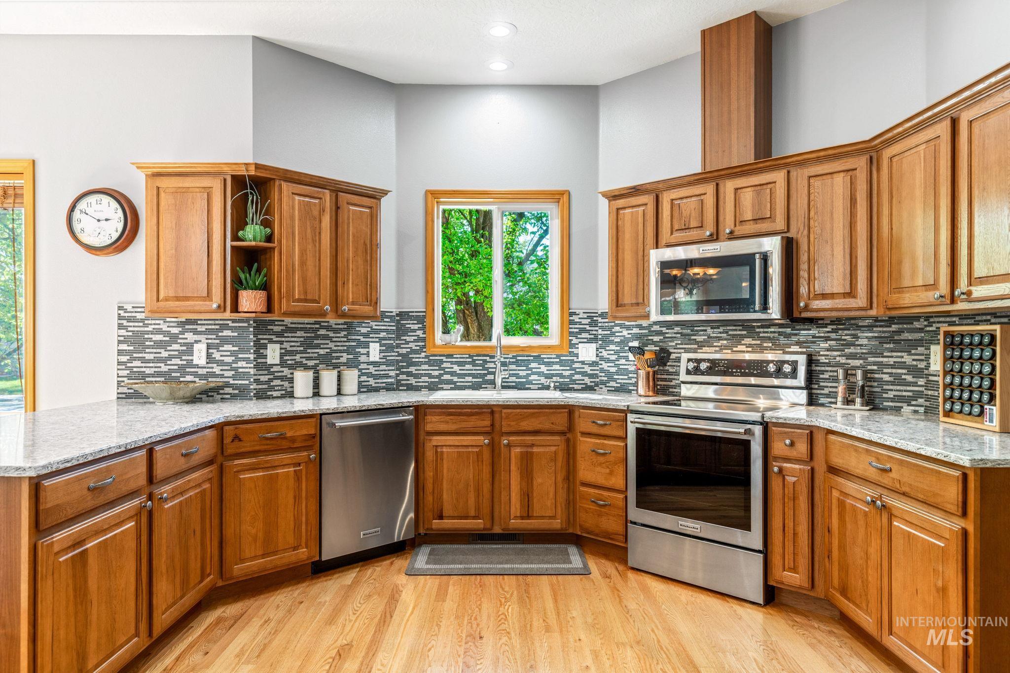 2703 E Ridgedale Place, Eagle, Idaho 83616, 3 Bedrooms, 2.5 Bathrooms, Residential For Sale, Price $625,000, 98984160