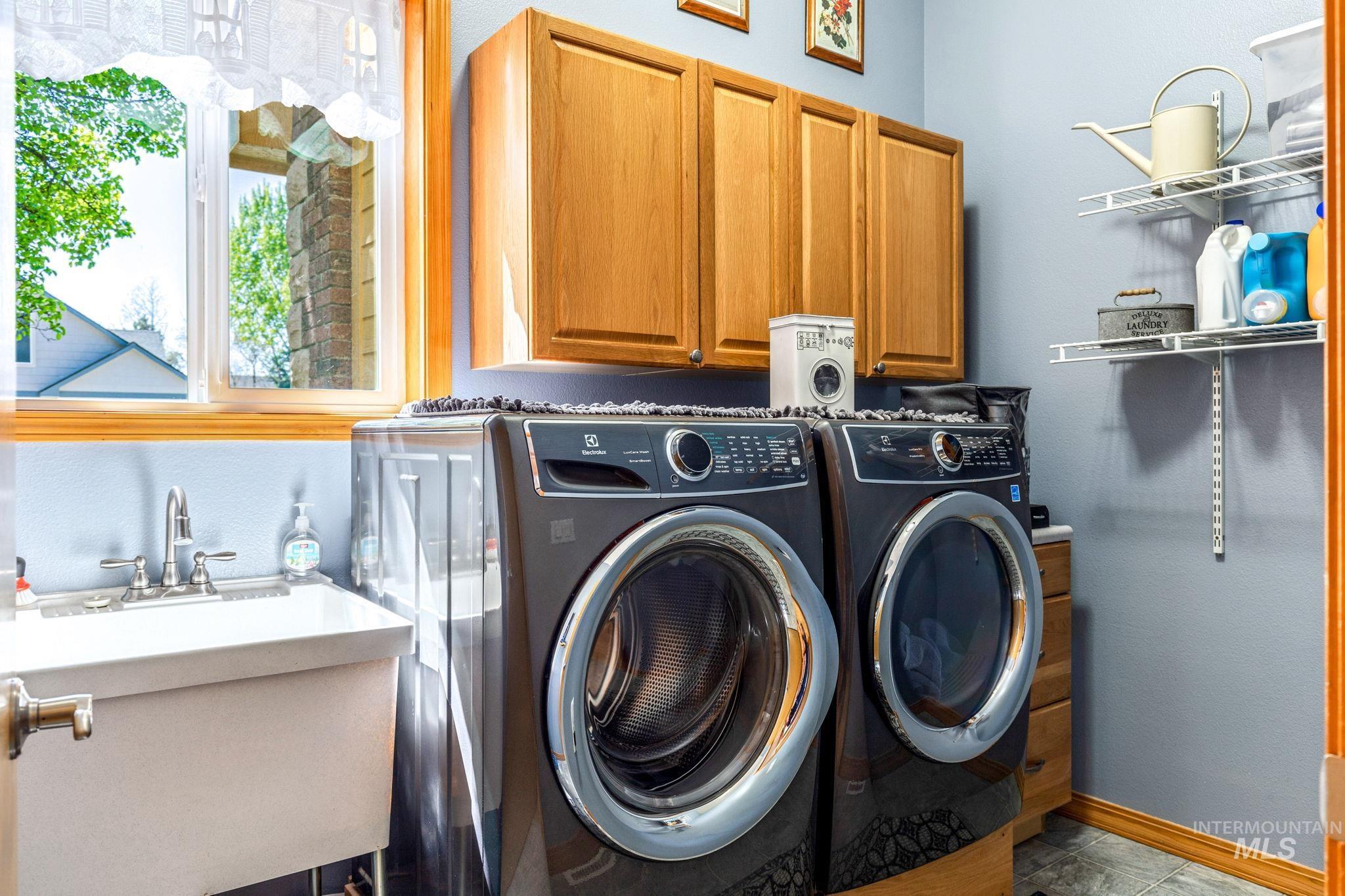 2703 E Ridgedale Place, Eagle, Idaho 83616, 3 Bedrooms, 2.5 Bathrooms, Residential For Sale, Price $625,000, 98984160