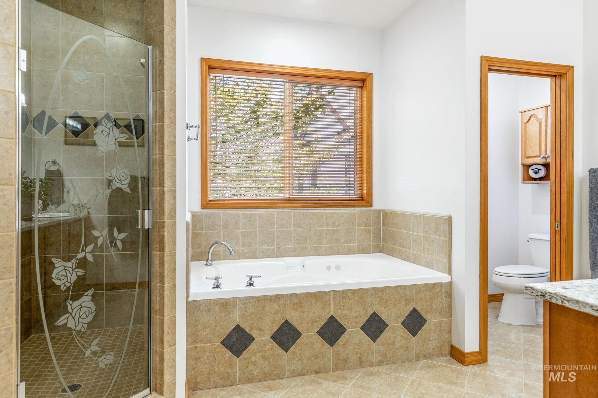 2703 E Ridgedale Place, Eagle, Idaho 83616, 3 Bedrooms, 2.5 Bathrooms, Residential For Sale, Price $625,000, 98984160