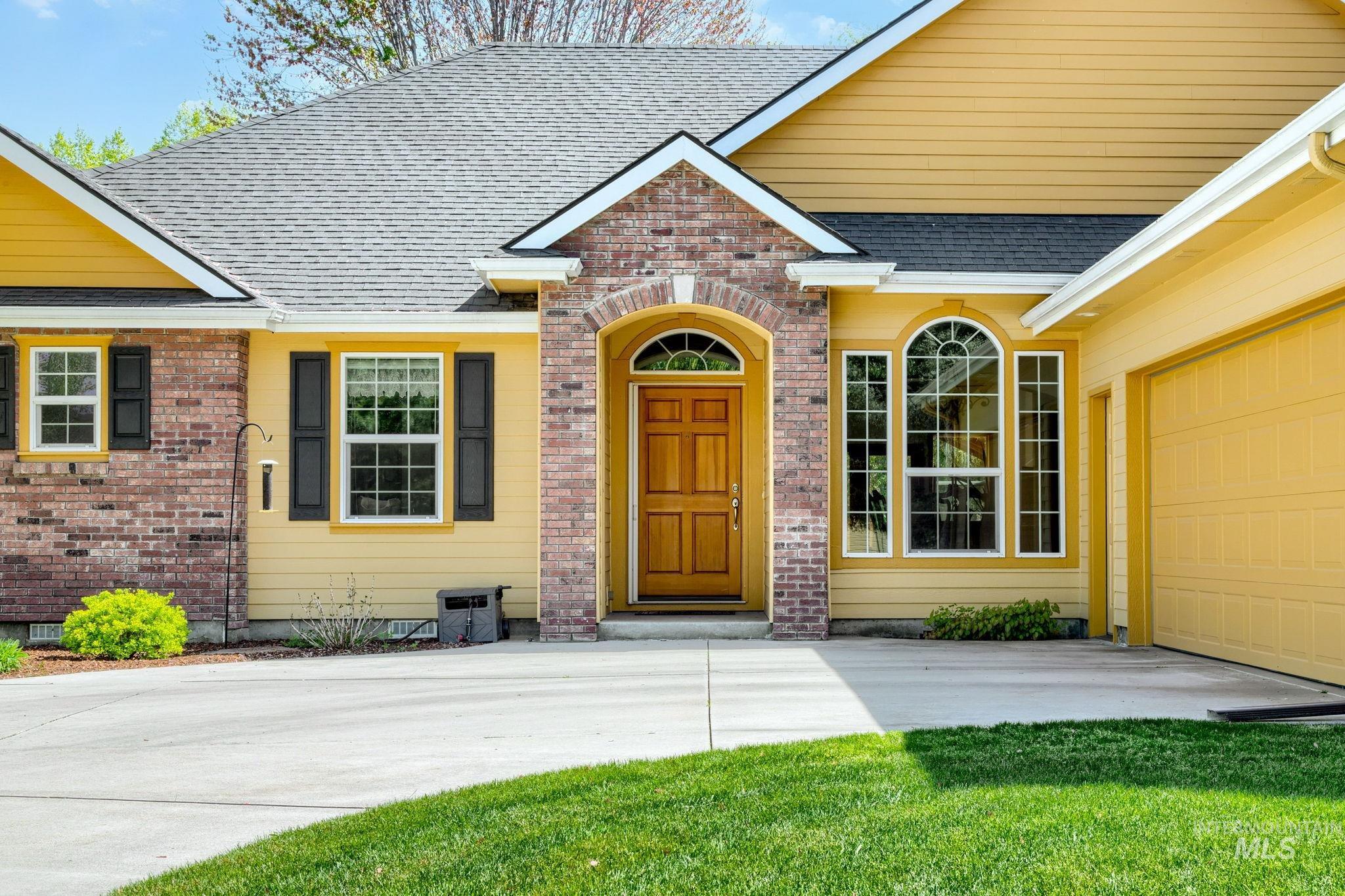 2703 E Ridgedale Place, Eagle, Idaho 83616, 3 Bedrooms, 2.5 Bathrooms, Residential For Sale, Price $625,000, 98984160