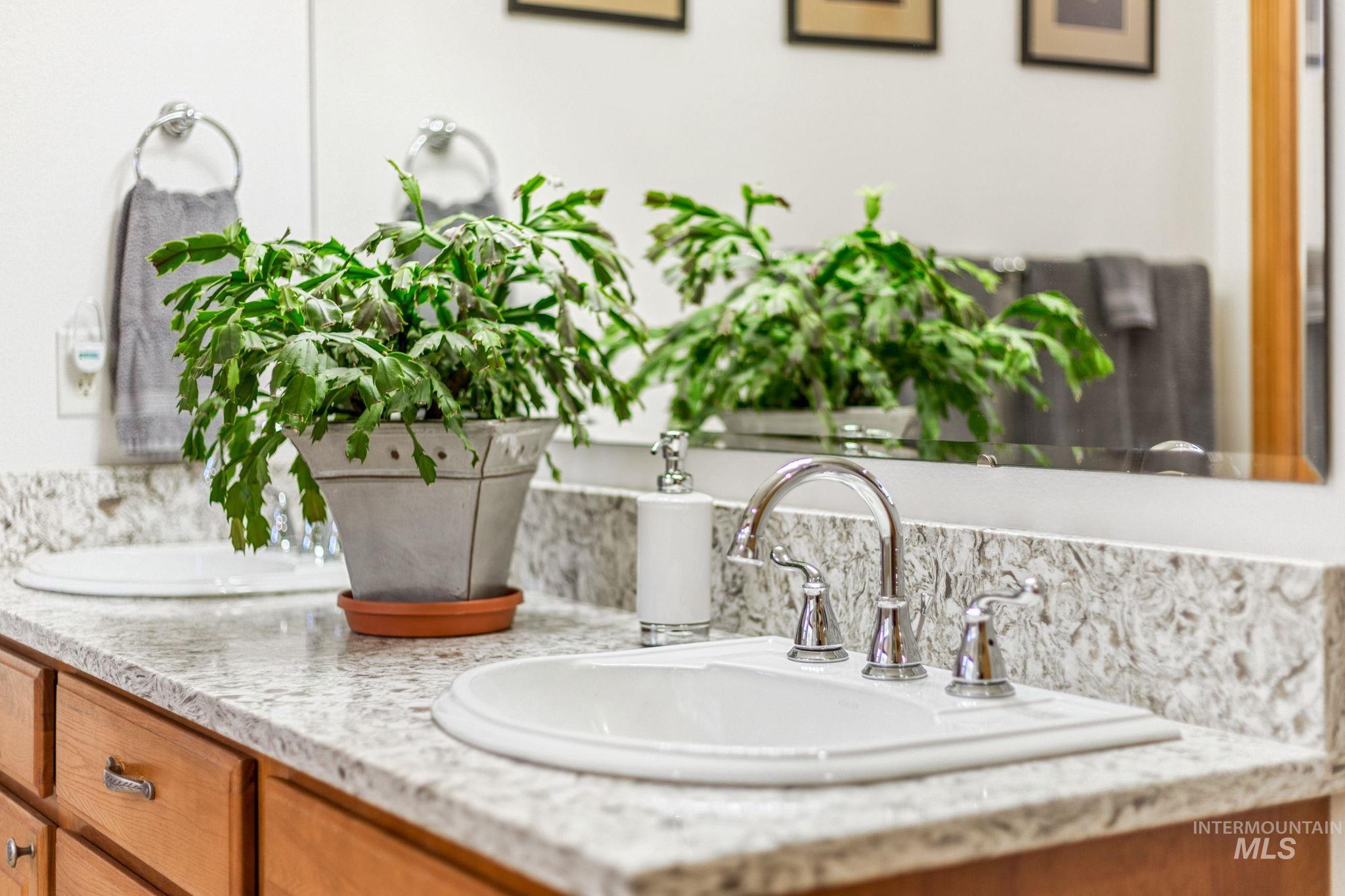 2703 E Ridgedale Place, Eagle, Idaho 83616, 3 Bedrooms, 2.5 Bathrooms, Residential For Sale, Price $625,000, 98984160