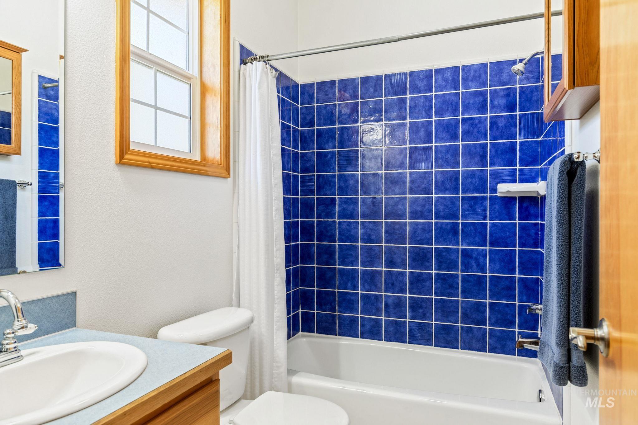 2703 E Ridgedale Place, Eagle, Idaho 83616, 3 Bedrooms, 2.5 Bathrooms, Residential For Sale, Price $625,000, 98984160