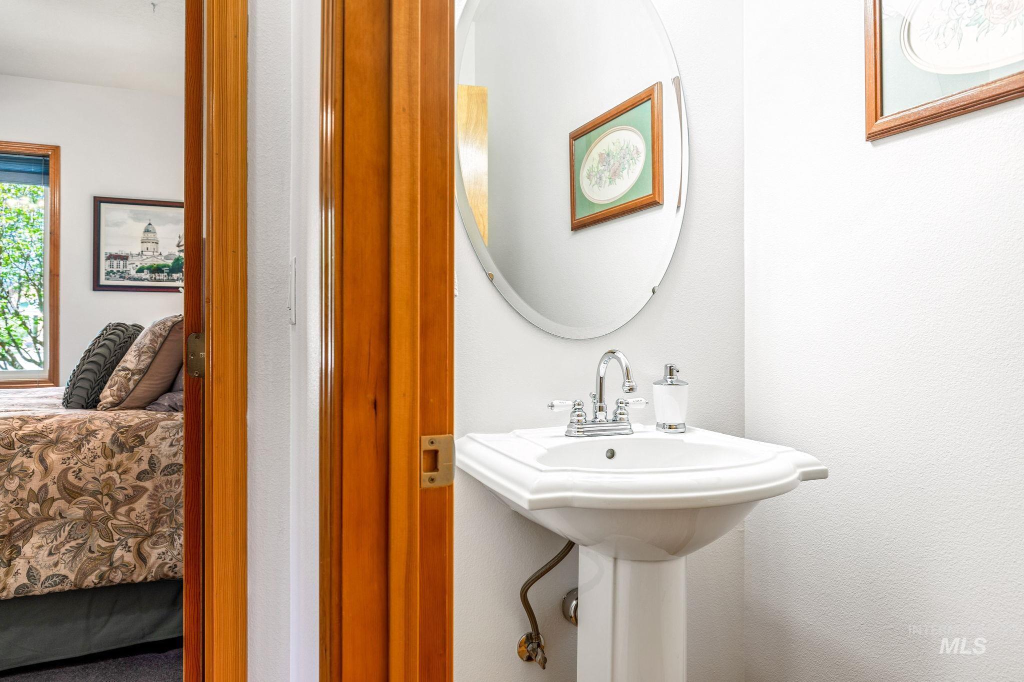 2703 E Ridgedale Place, Eagle, Idaho 83616, 3 Bedrooms, 2.5 Bathrooms, Residential For Sale, Price $625,000, 98984160