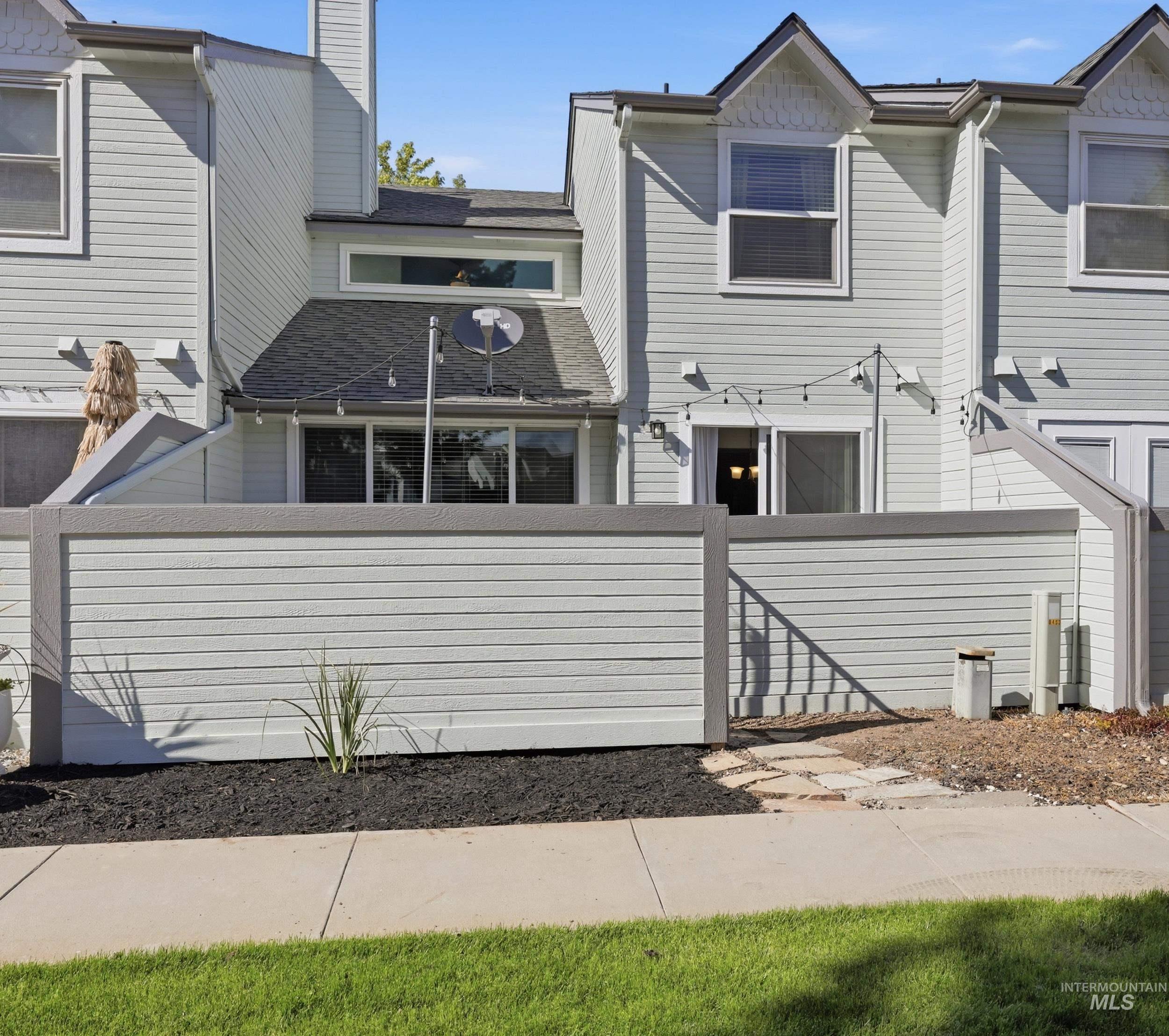 8453 Cascade Ln, Boise, Idaho 83704, 2 Bedrooms, 2.5 Bathrooms, Residential For Sale, Price $345,000, 98984161