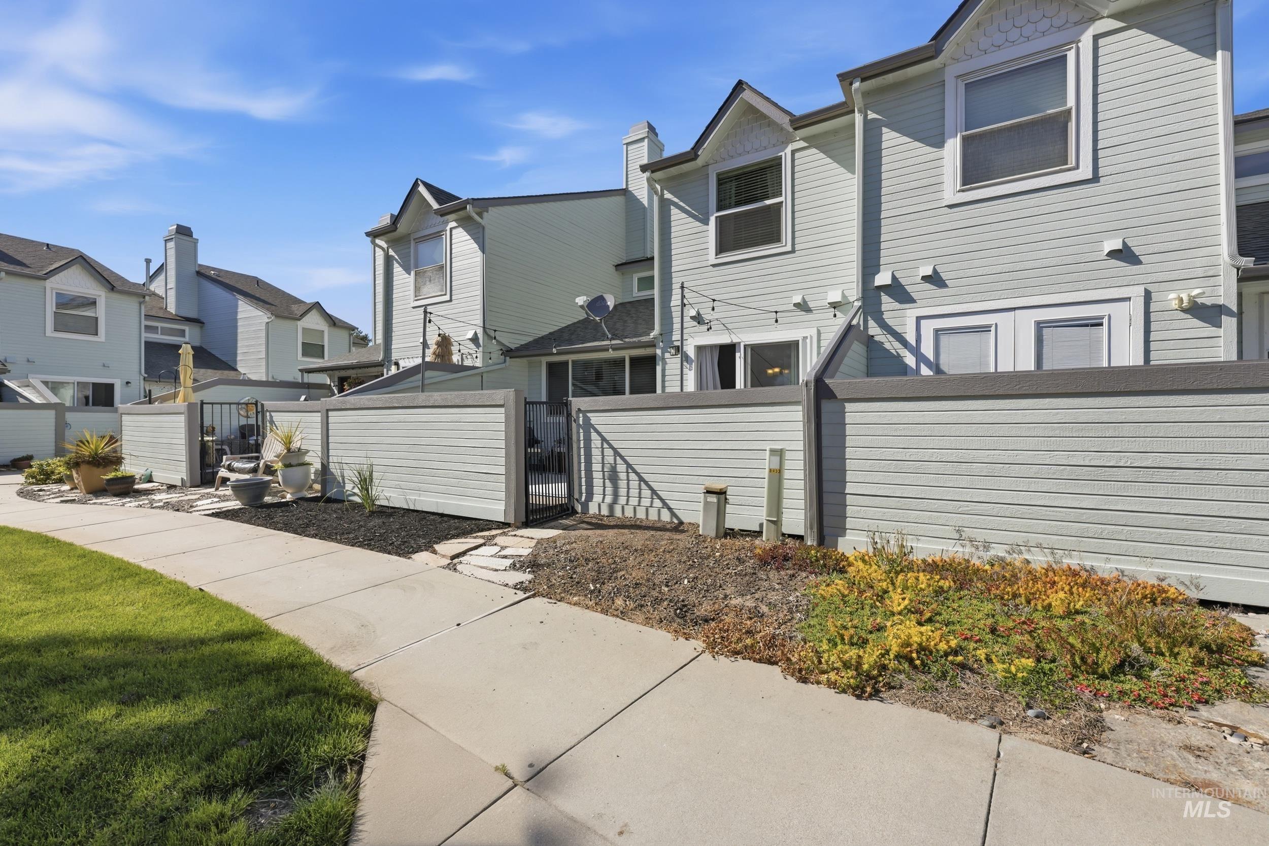 8453 Cascade Ln, Boise, Idaho 83704, 2 Bedrooms, 2.5 Bathrooms, Residential For Sale, Price $345,000, 98984161