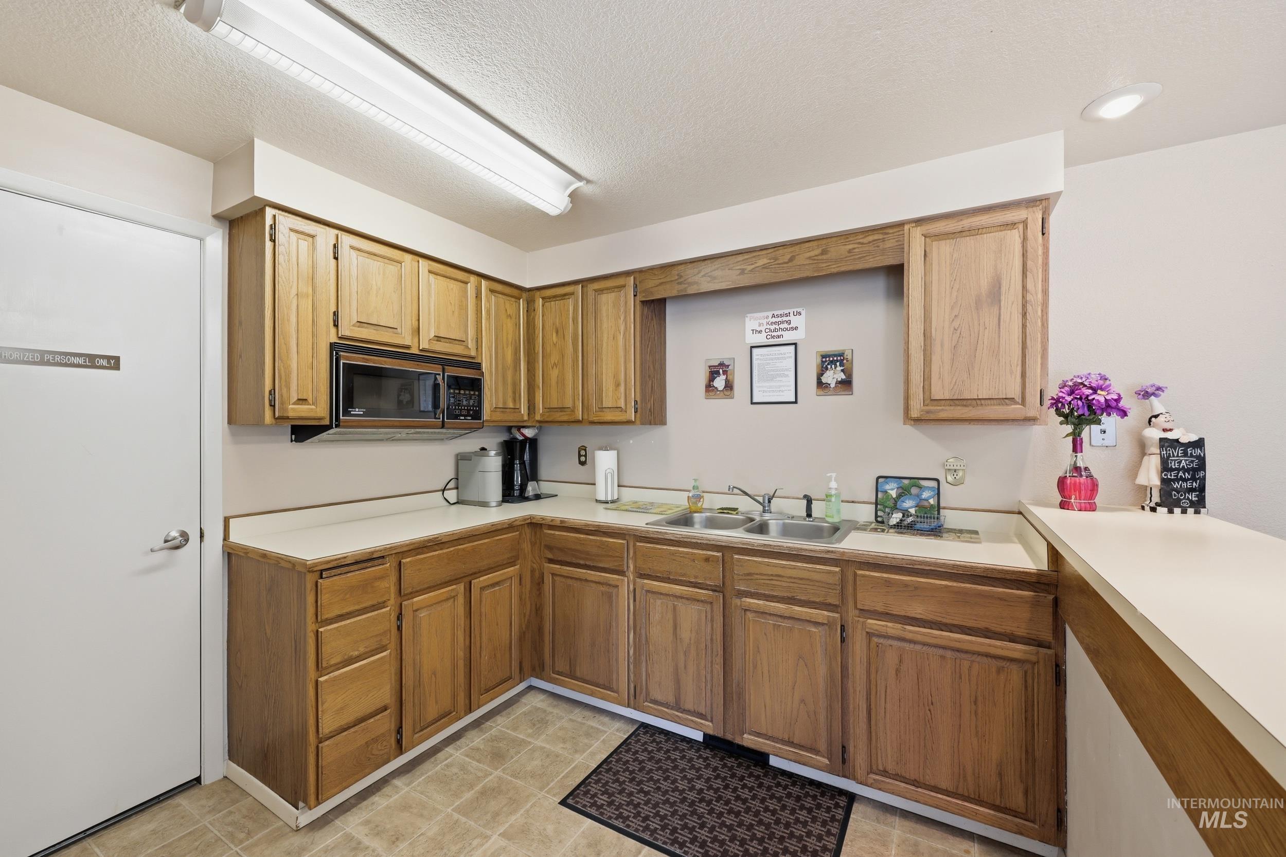 8453 Cascade Ln, Boise, Idaho 83704, 2 Bedrooms, 2.5 Bathrooms, Residential For Sale, Price $345,000, 98984161