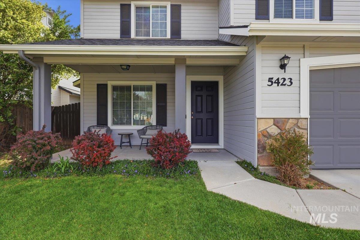 5423 N Isla Ave, Meridian, Idaho 83646, 5 Bedrooms, 2.5 Bathrooms, Residential For Sale, Price $579,000,MLS 98984165