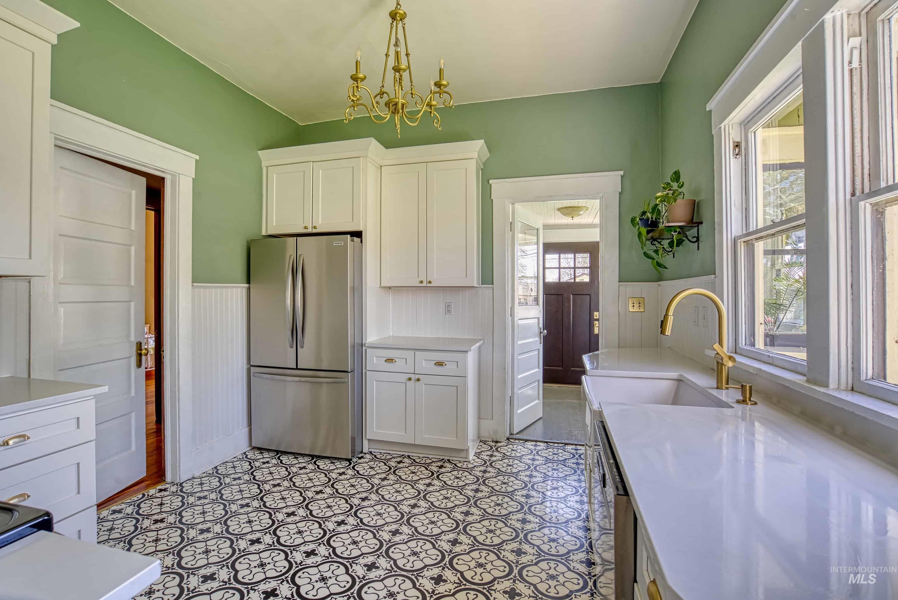 407 E Main Street, Weiser, Idaho 83672, 4 Bedrooms, 2 Bathrooms, Residential For Sale, Price $475,000,MLS 98984168