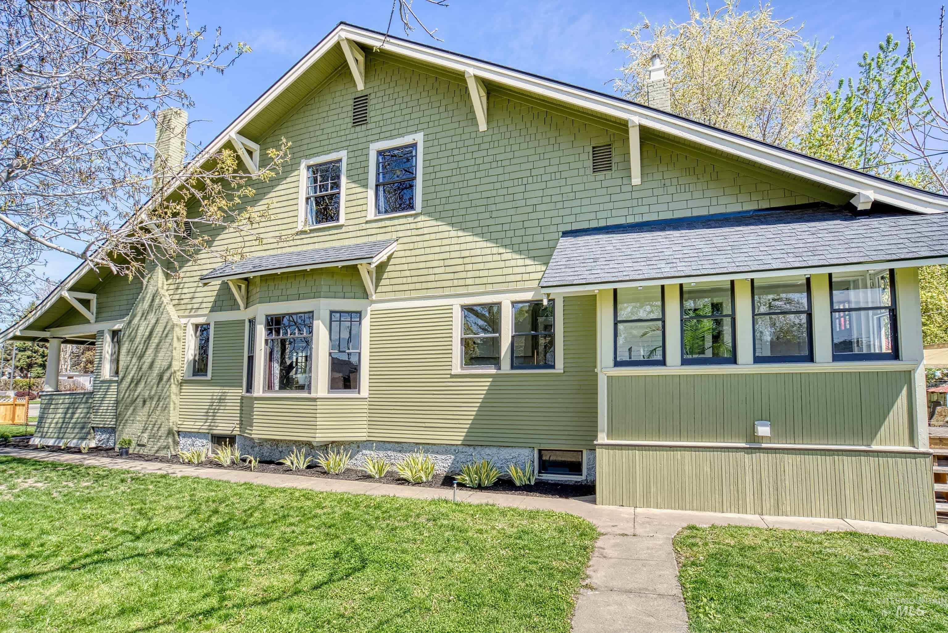 407 E Main Street, Weiser, Idaho 83672, 4 Bedrooms, 2 Bathrooms, Residential For Sale, Price $475,000,MLS 98984168