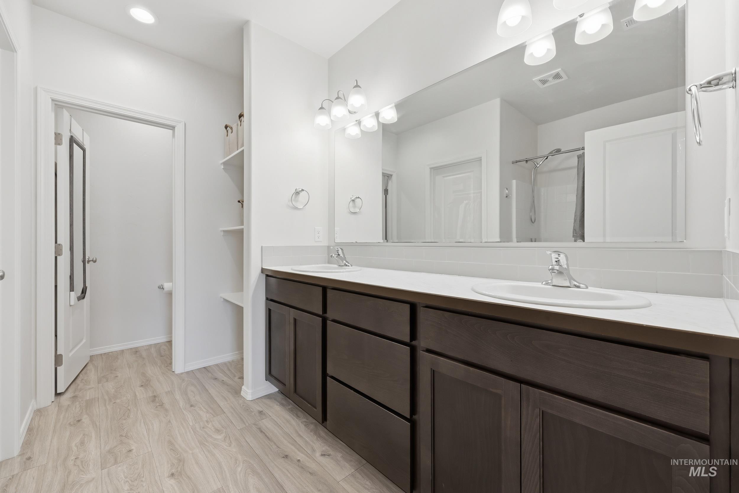 4797 E Grassway Dr, Nampa, Idaho 83686, 3 Bedrooms, 2 Bathrooms, Residential For Sale, Price $422,000,MLS 98984175