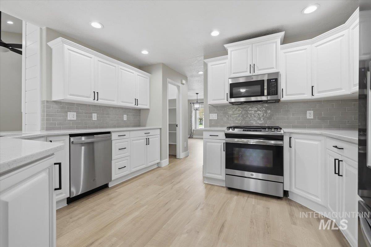 2922 S Whitehaven Pl, Eagle, Idaho 83616, 4 Bedrooms, 2 Bathrooms, Residential For Sale, Price $775,000, 98984176