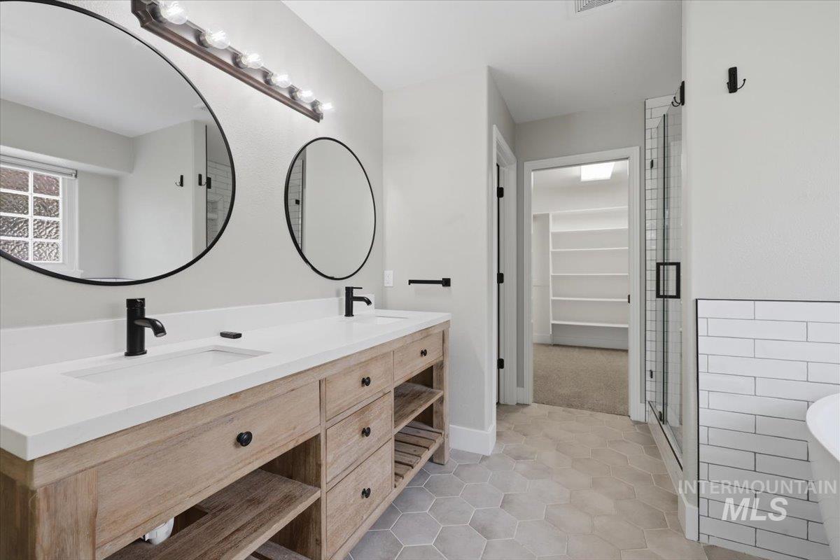 2922 S Whitehaven Pl, Eagle, Idaho 83616, 4 Bedrooms, 2 Bathrooms, Residential For Sale, Price $775,000, 98984176