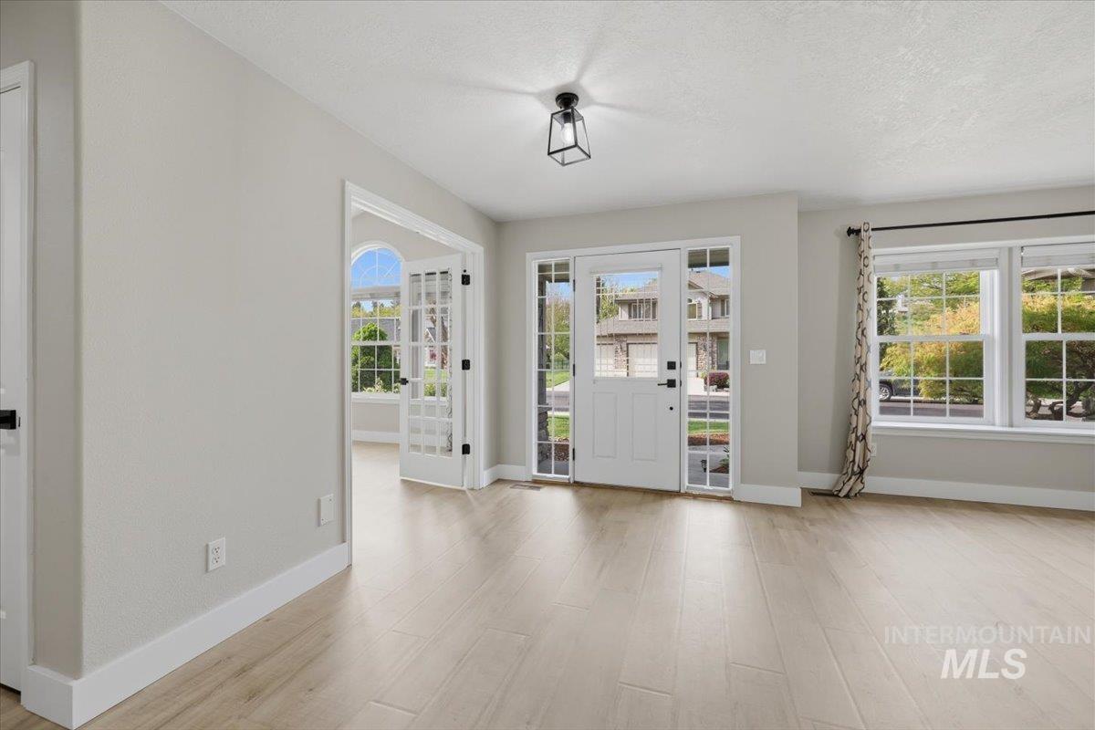 2922 S Whitehaven Pl, Eagle, Idaho 83616, 4 Bedrooms, 2 Bathrooms, Residential For Sale, Price $775,000, 98984176