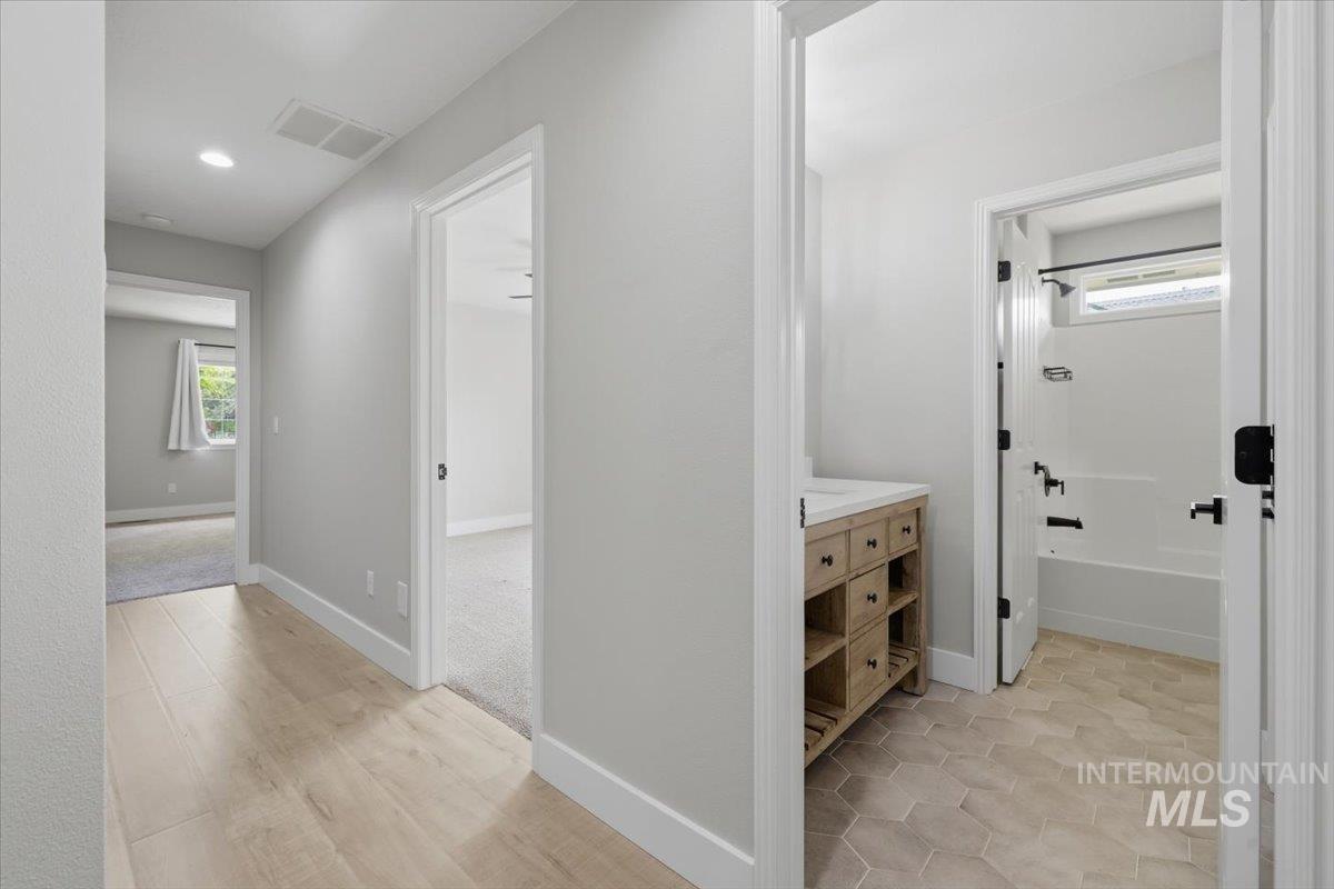 2922 S Whitehaven Pl, Eagle, Idaho 83616, 4 Bedrooms, 2 Bathrooms, Residential For Sale, Price $775,000, 98984176