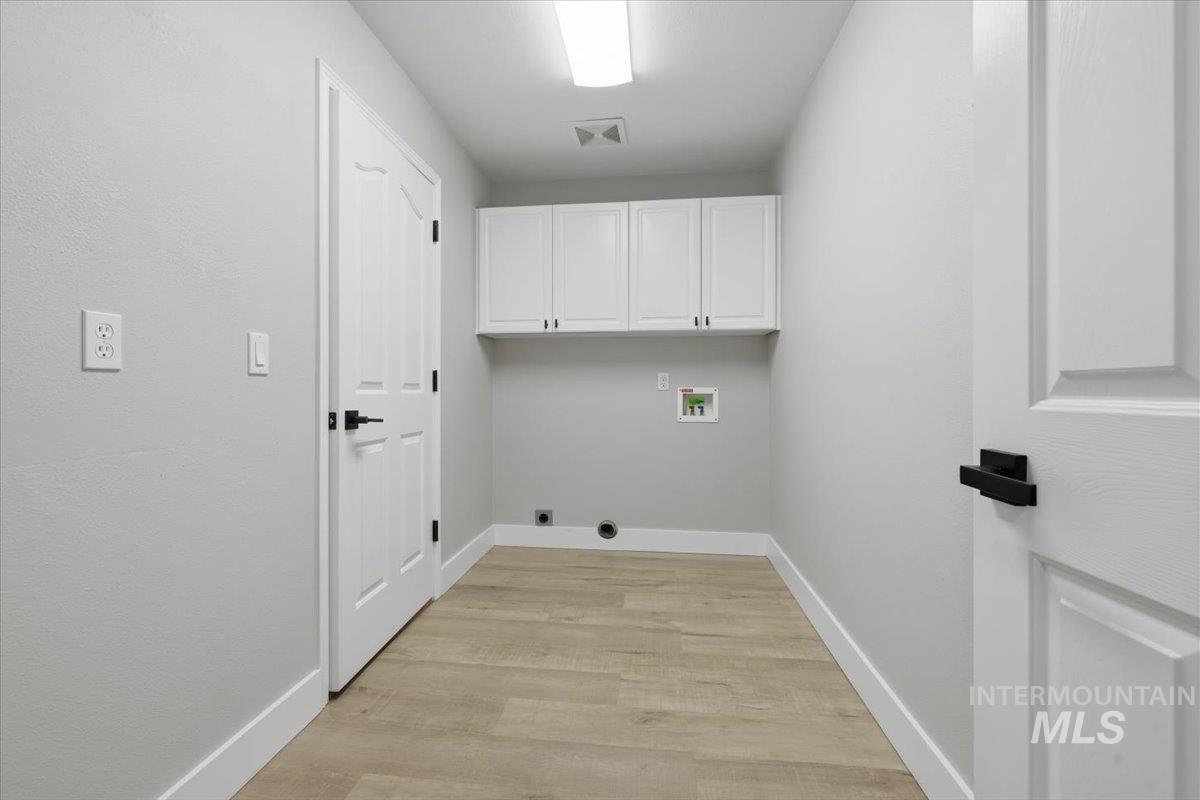 2922 S Whitehaven Pl, Eagle, Idaho 83616, 4 Bedrooms, 2 Bathrooms, Residential For Sale, Price $775,000, 98984176