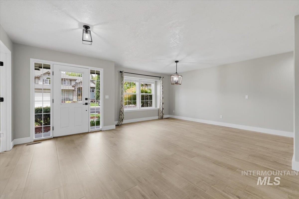 2922 S Whitehaven Pl, Eagle, Idaho 83616, 4 Bedrooms, 2 Bathrooms, Residential For Sale, Price $775,000, 98984176