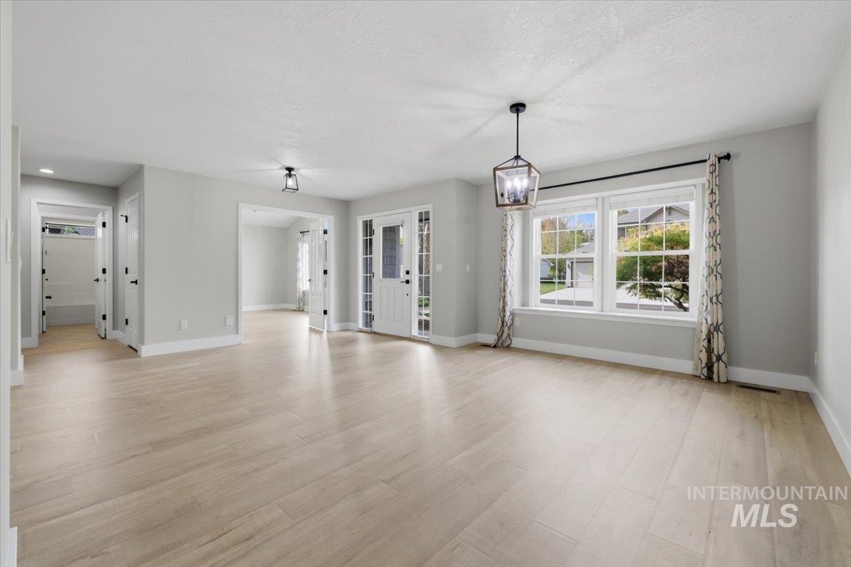 2922 S Whitehaven Pl, Eagle, Idaho 83616, 4 Bedrooms, 2 Bathrooms, Residential For Sale, Price $775,000, 98984176