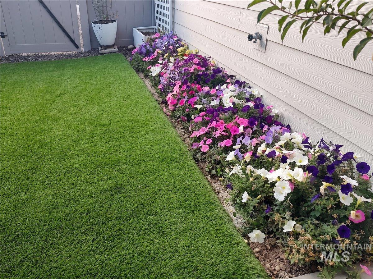 2161 N Leatherwood Ave, Star, Idaho 83669, 2 Bedrooms, 2 Bathrooms, Residential For Sale, Price $449,990,MLS 98984177