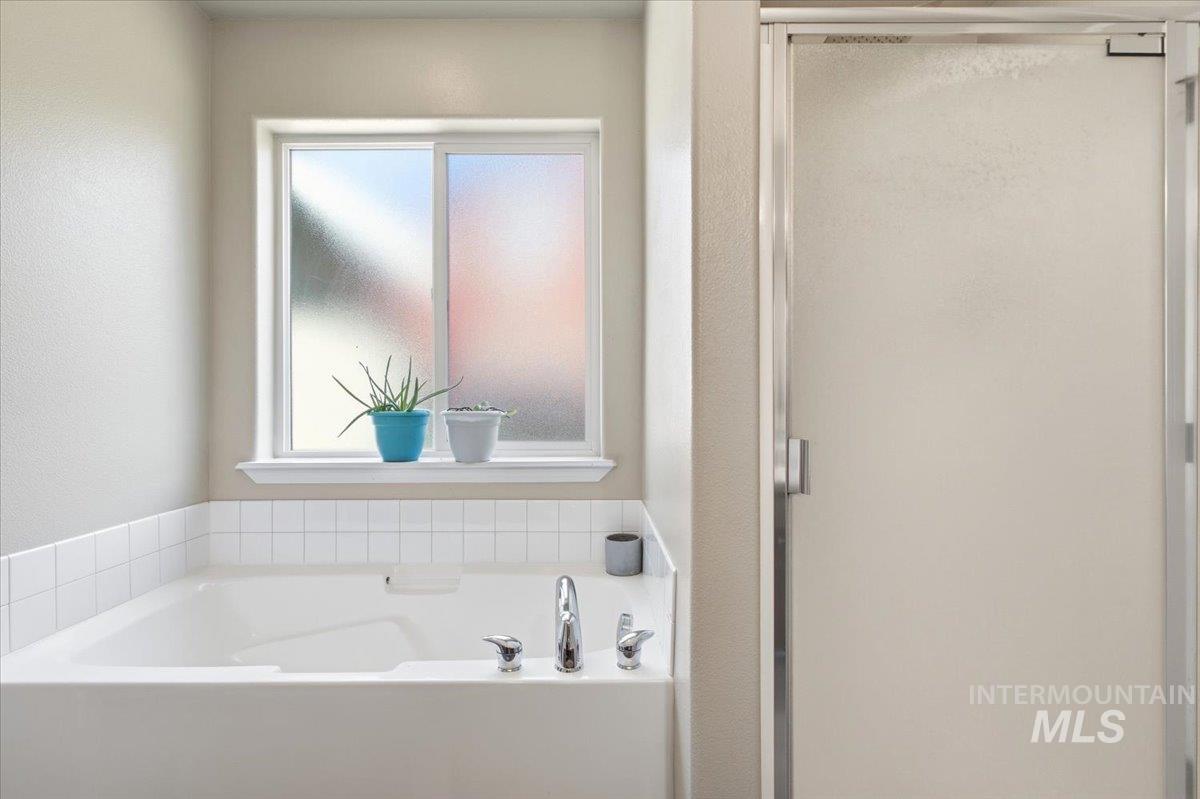 498 E W Moskee St, Meridian, Idaho 83646, 6 Bedrooms, 2.5 Bathrooms, Residential For Sale, Price $675,000, 98984196