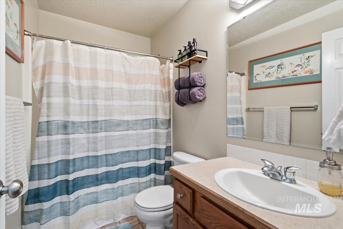 498 E W Moskee St, Meridian, Idaho 83646, 6 Bedrooms, 2.5 Bathrooms, Residential For Sale, Price $675,000, 98984196