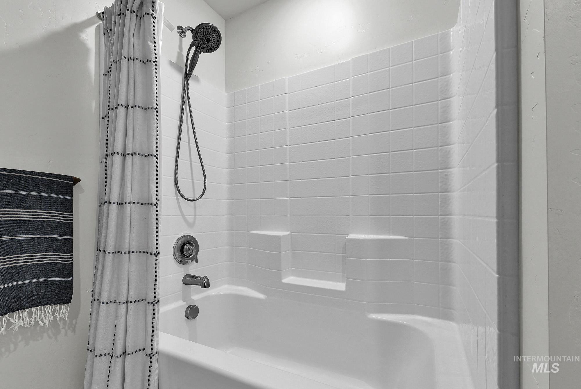 717 W Lyra St, Meridian, Idaho 83642, 4 Bedrooms, 2.5 Bathrooms, Residential For Sale, Price $599,900, 98984200