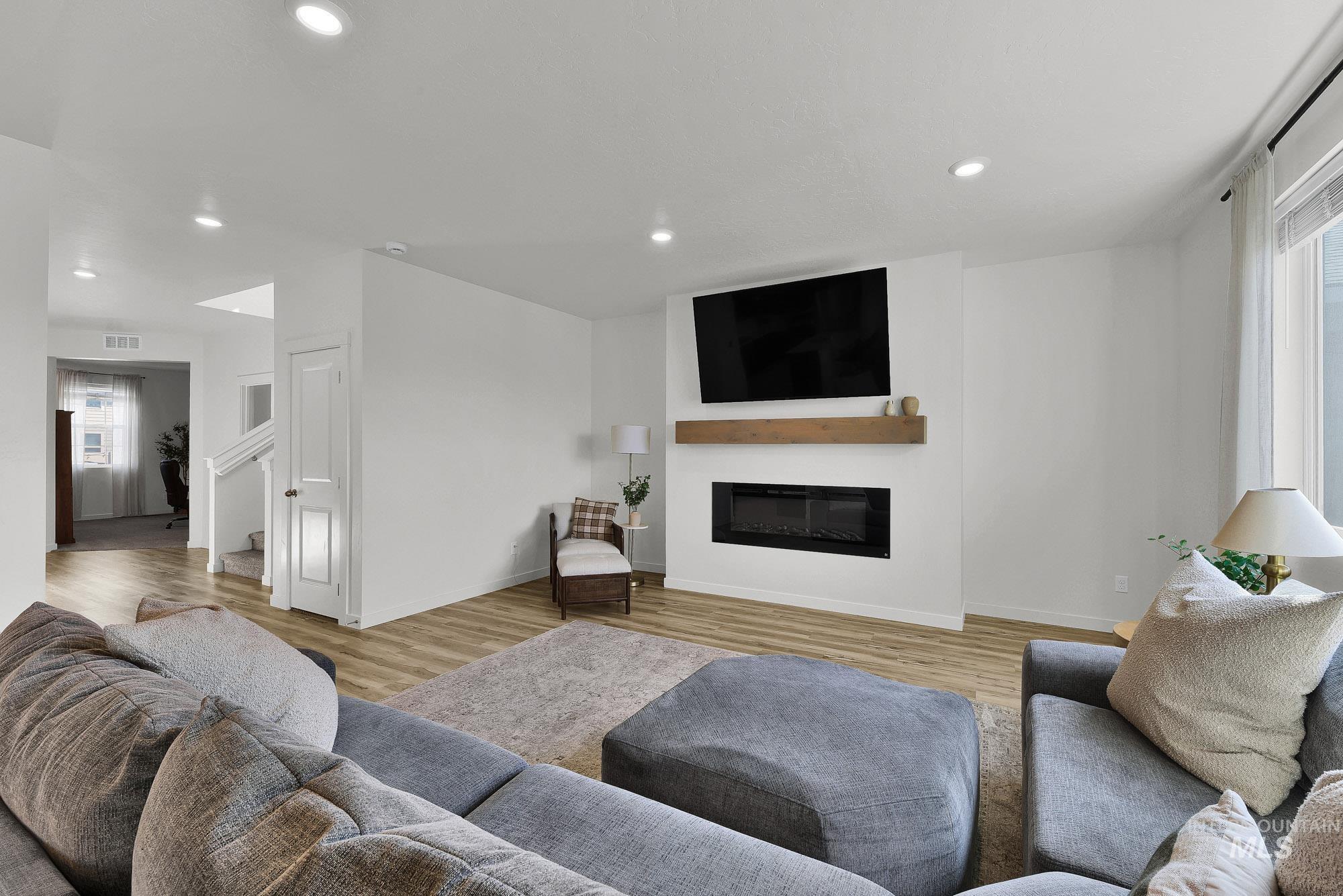 717 W Lyra St, Meridian, Idaho 83642, 4 Bedrooms, 2.5 Bathrooms, Residential For Sale, Price $599,900, 98984200