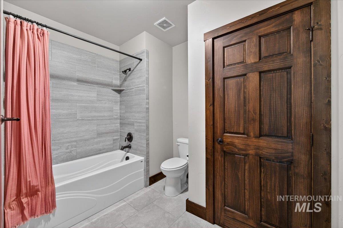 96 Trails End Way, Boise, Idaho 83716, 4 Bedrooms, 3.5 Bathrooms, Residential For Sale, Price $1,125,000,MLS 98984204