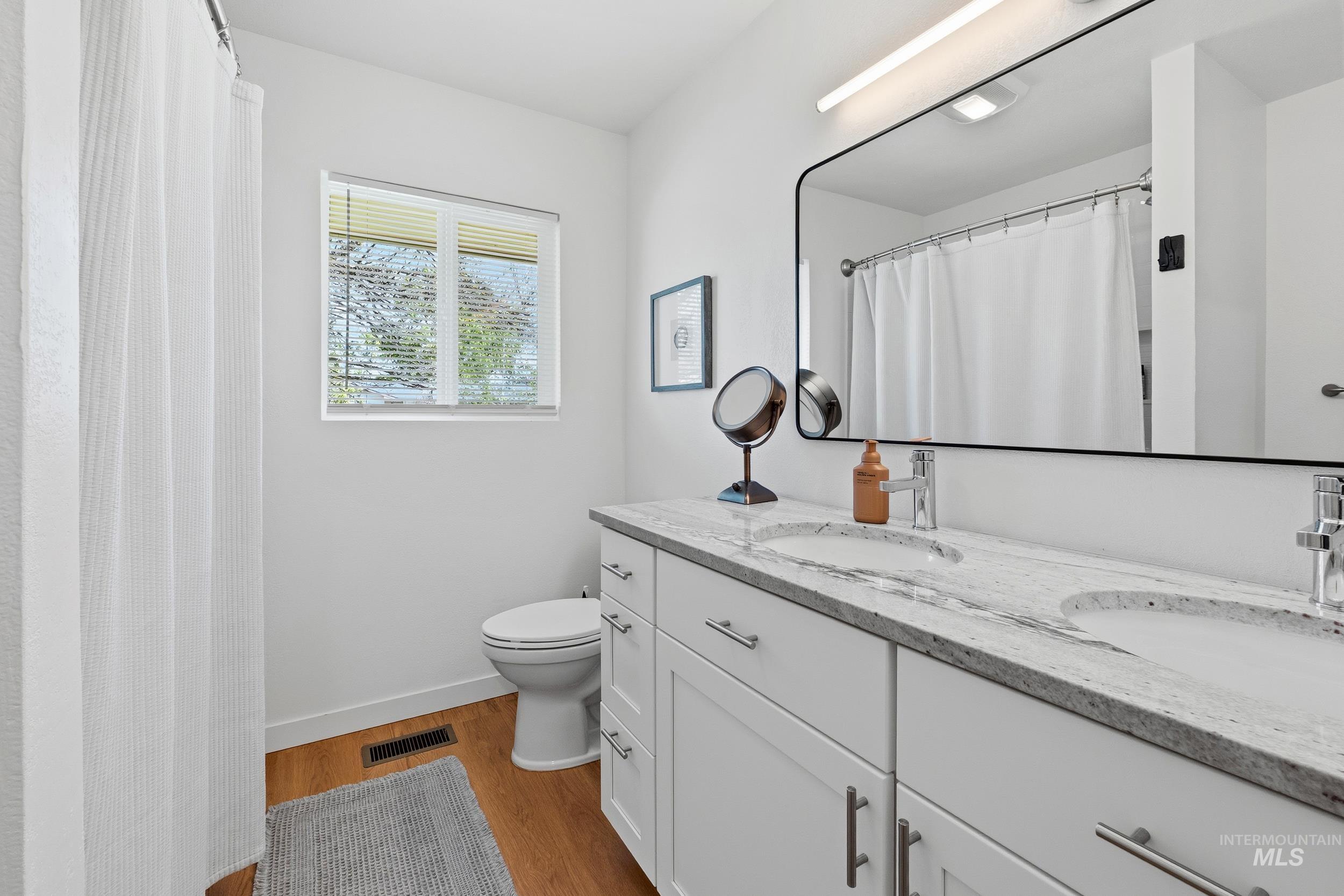 2164/2166 N Wildwood Lane, Boise, Idaho 83713, 2 Bedrooms, 1 Bathroom, Residential Income For Sale, Price $549,900,MLS 98984208