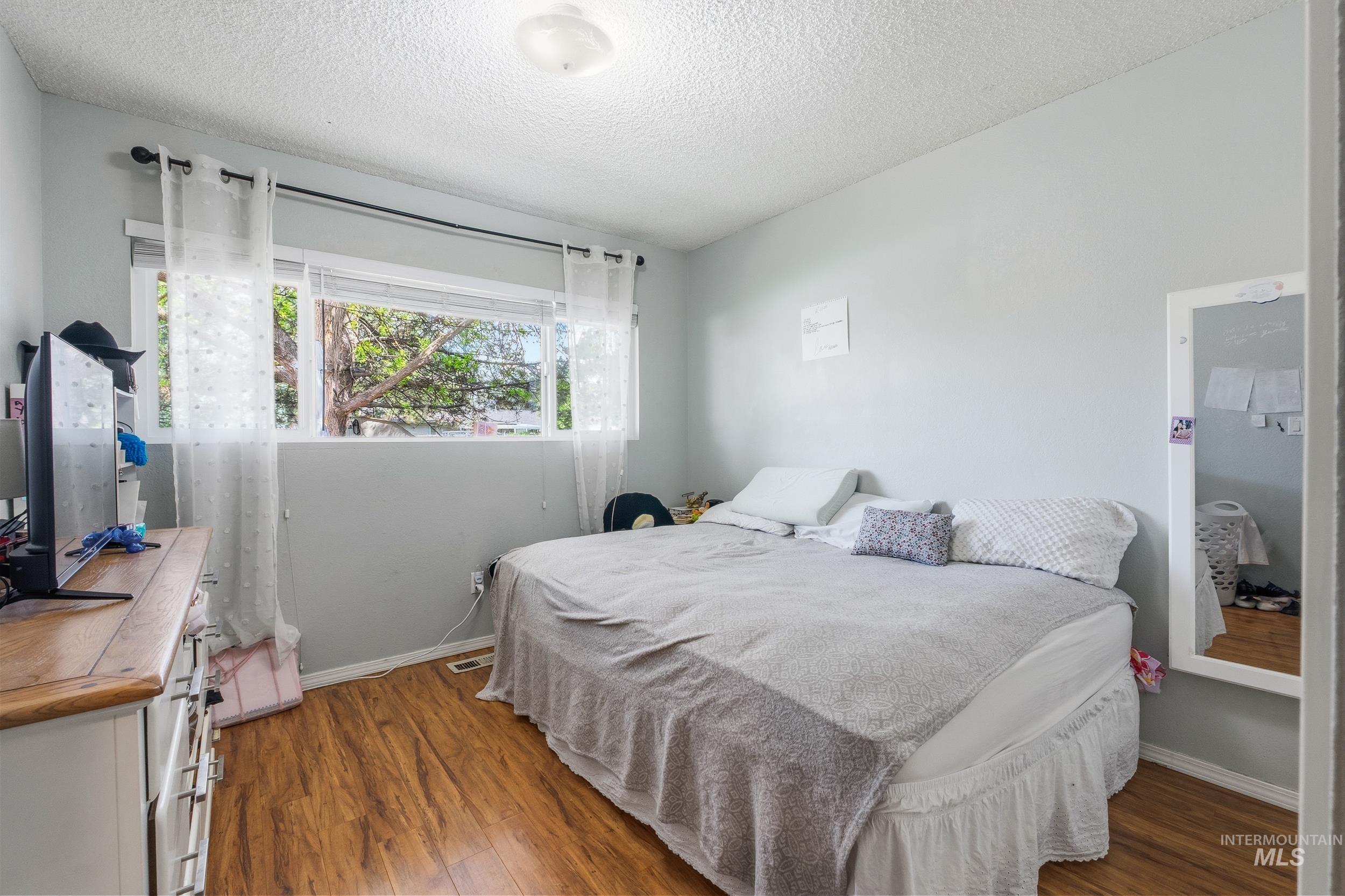 2164/2166 N Wildwood Lane, Boise, Idaho 83713, 2 Bedrooms, 1 Bathroom, Residential Income For Sale, Price $549,900,MLS 98984208