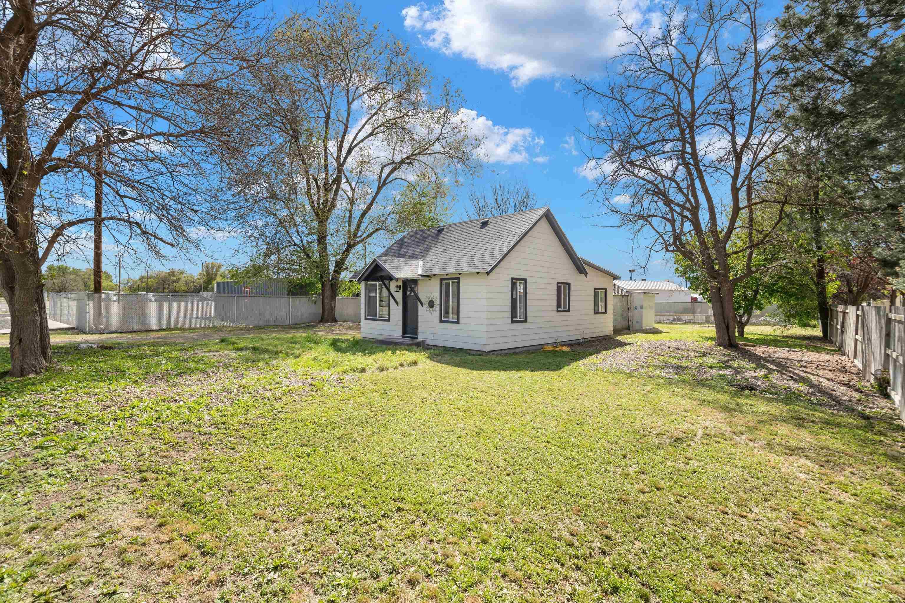 702 S 12Th St, Payette, Idaho 83661-3336, 2 Bedrooms, 1 Bathroom, Residential For Sale, Price $259,900, 98984210