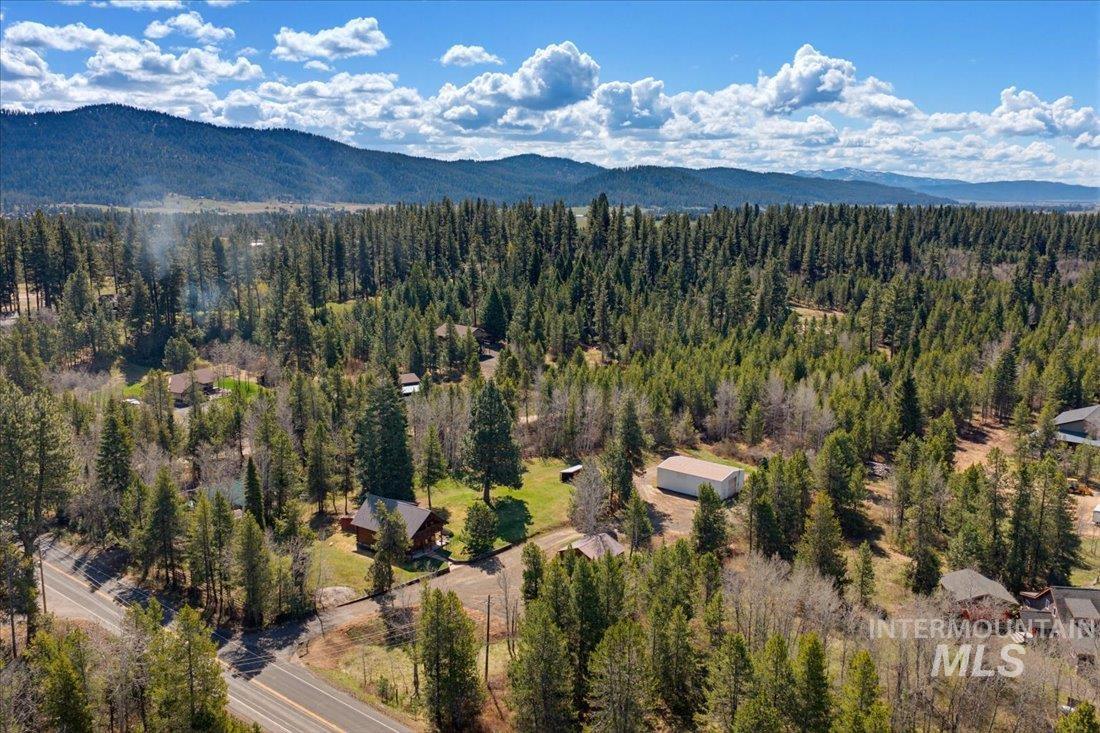 143 E Lake Fork Rd, McCall, Idaho 83638-0000, 3 Bedrooms, 2 Bathrooms, Residential For Sale, Price $875,000, 98984212