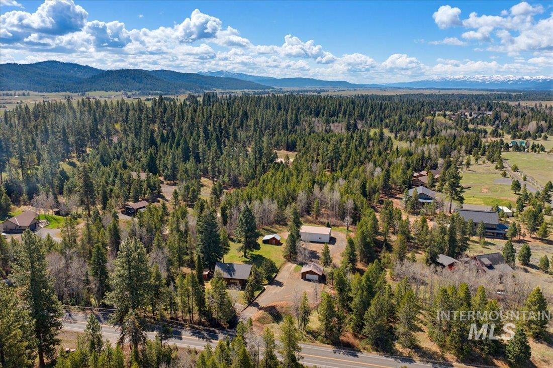 143 E Lake Fork Rd, McCall, Idaho 83638-0000, 3 Bedrooms, 2 Bathrooms, Residential For Sale, Price $875,000, 98984212