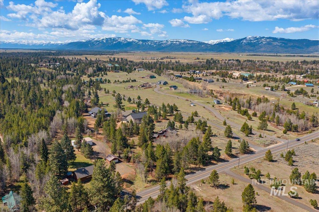 143 E Lake Fork Rd, McCall, Idaho 83638-0000, 3 Bedrooms, 2 Bathrooms, Residential For Sale, Price $875,000, 98984212