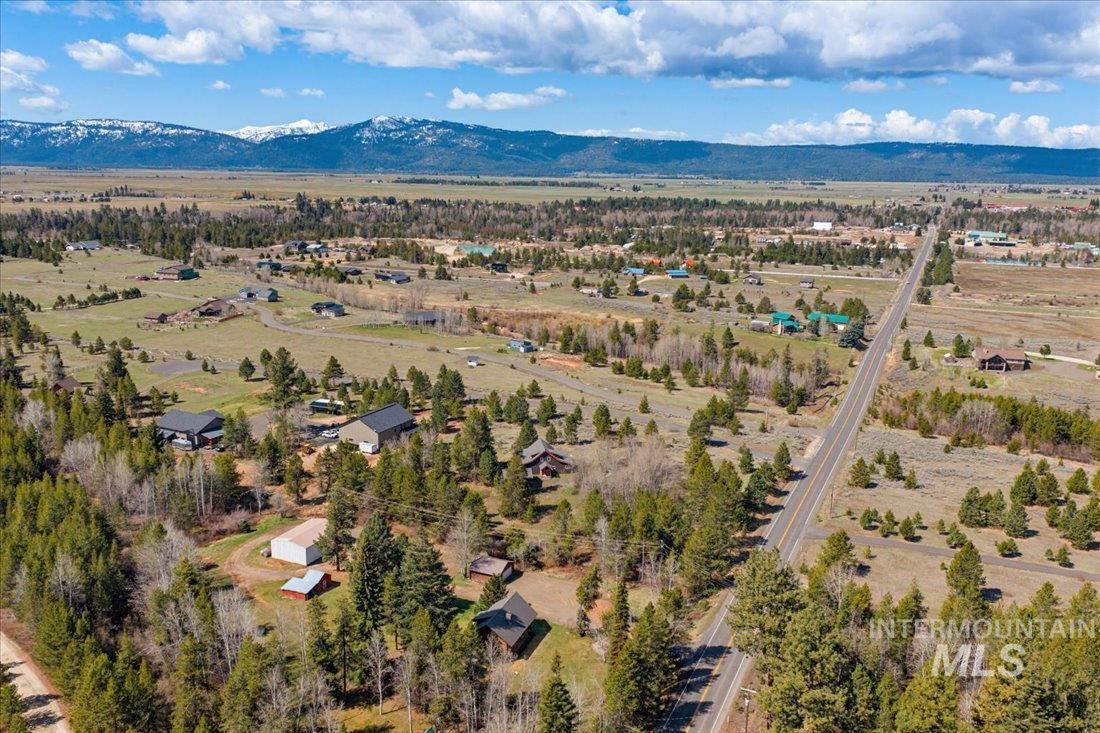 143 E Lake Fork Rd, McCall, Idaho 83638-0000, 3 Bedrooms, 2 Bathrooms, Residential For Sale, Price $875,000, 98984212